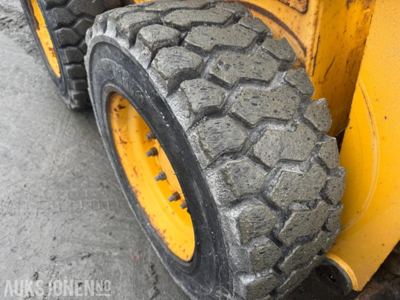 Мини-погрузчик с бортовым поворотом 2007 Gehl 4640 Kompaktlaster - Skuffe - Gafler - Kost - Timer: 1089: фото 31 Мини-погрузчик с бортовым поворотом 2007 Gehl 4640 Kompaktlaster - Skuffe - Gafler - Kost - Timer: 1089: фото 31