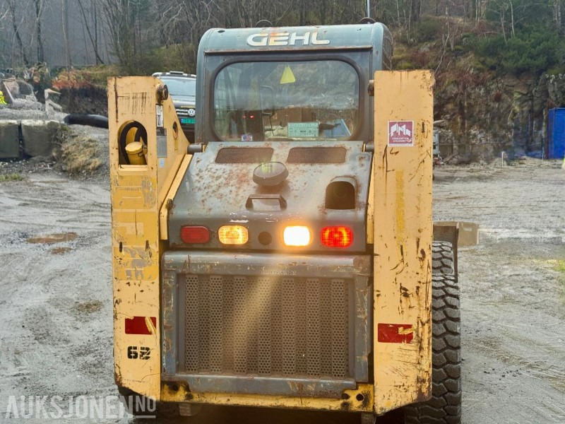 Мини-погрузчик с бортовым поворотом 2007 Gehl 4640 Kompaktlaster - Skuffe - Gafler - Kost - Timer: 1089: фото 11 Мини-погрузчик с бортовым поворотом 2007 Gehl 4640 Kompaktlaster - Skuffe - Gafler - Kost - Timer: 1089: фото 11