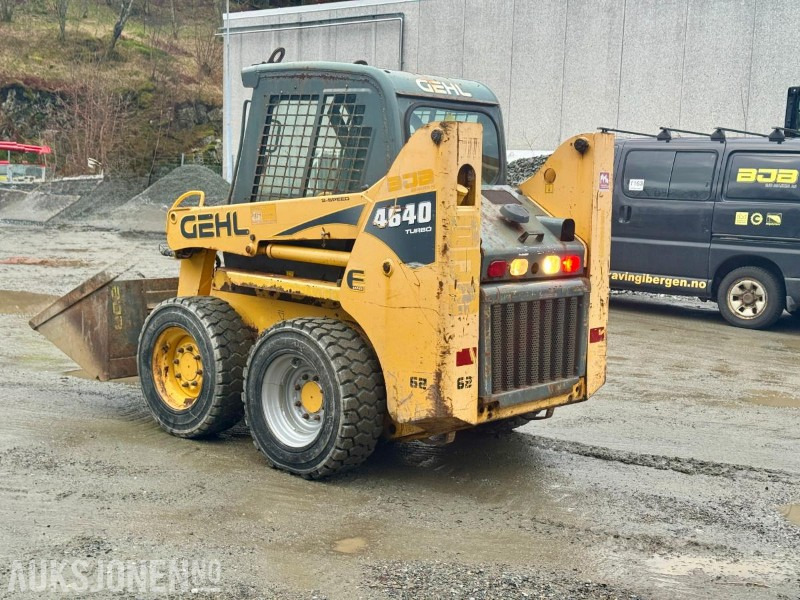 Мини-погрузчик с бортовым поворотом 2007 Gehl 4640 Kompaktlaster - Skuffe - Gafler - Kost - Timer: 1089: фото 6 Мини-погрузчик с бортовым поворотом 2007 Gehl 4640 Kompaktlaster - Skuffe - Gafler - Kost - Timer: 1089: фото 6