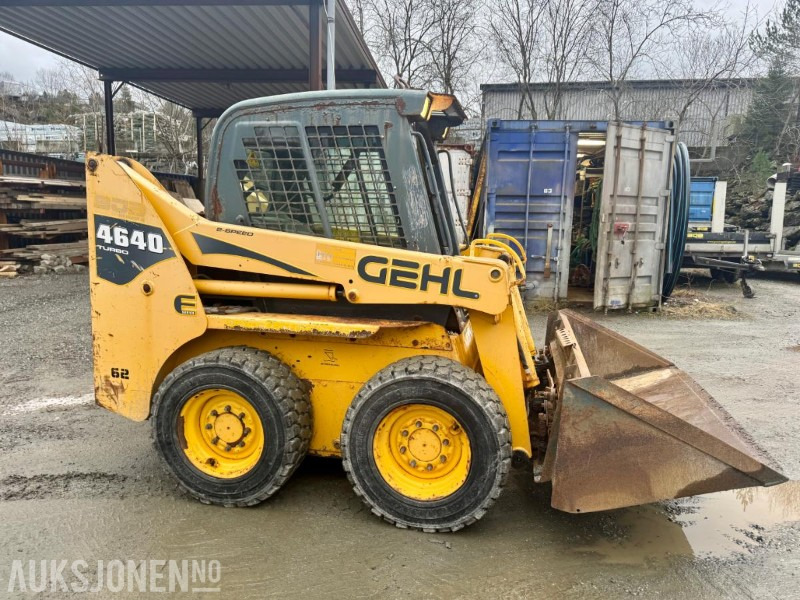 Мини-погрузчик с бортовым поворотом 2007 Gehl 4640 Kompaktlaster - Skuffe - Gafler - Kost - Timer: 1089: фото 7 Мини-погрузчик с бортовым поворотом 2007 Gehl 4640 Kompaktlaster - Skuffe - Gafler - Kost - Timer: 1089: фото 7