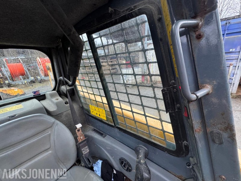 Мини-погрузчик с бортовым поворотом 2007 Gehl 4640 Kompaktlaster - Skuffe - Gafler - Kost - Timer: 1089: фото 16 Мини-погрузчик с бортовым поворотом 2007 Gehl 4640 Kompaktlaster - Skuffe - Gafler - Kost - Timer: 1089: фото 16