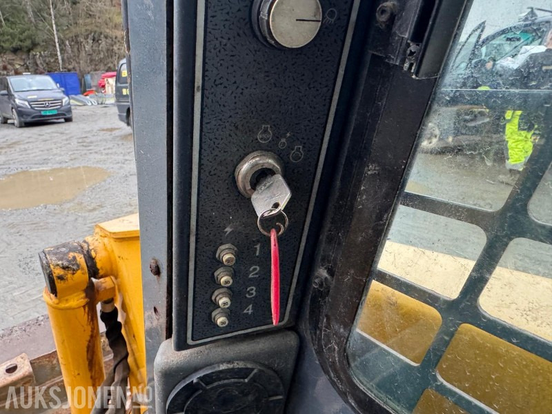 Мини-погрузчик с бортовым поворотом 2007 Gehl 4640 Kompaktlaster - Skuffe - Gafler - Kost - Timer: 1089: фото 19 Мини-погрузчик с бортовым поворотом 2007 Gehl 4640 Kompaktlaster - Skuffe - Gafler - Kost - Timer: 1089: фото 19