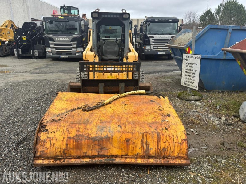 Мини-погрузчик с бортовым поворотом 2007 Gehl 4640 Kompaktlaster - Skuffe - Gafler - Kost - Timer: 1089: фото 9 Мини-погрузчик с бортовым поворотом 2007 Gehl 4640 Kompaktlaster - Skuffe - Gafler - Kost - Timer: 1089: фото 9