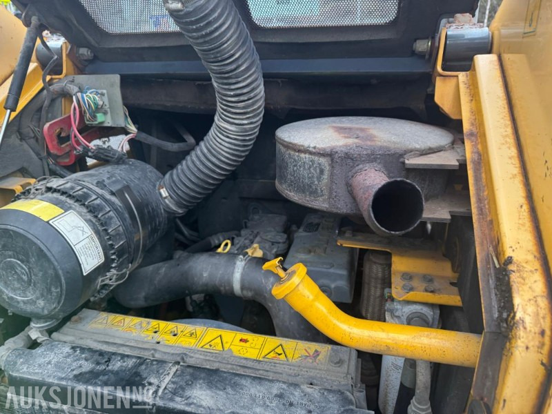 Мини-погрузчик с бортовым поворотом 2007 Gehl 4640 Kompaktlaster - Skuffe - Gafler - Kost - Timer: 1089: фото 20 Мини-погрузчик с бортовым поворотом 2007 Gehl 4640 Kompaktlaster - Skuffe - Gafler - Kost - Timer: 1089: фото 20