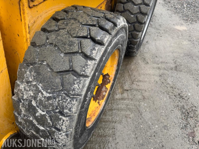 Мини-погрузчик с бортовым поворотом 2007 Gehl 4640 Kompaktlaster - Skuffe - Gafler - Kost - Timer: 1089: фото 29 Мини-погрузчик с бортовым поворотом 2007 Gehl 4640 Kompaktlaster - Skuffe - Gafler - Kost - Timer: 1089: фото 29