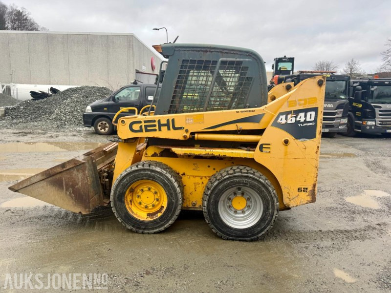 Мини-погрузчик с бортовым поворотом 2007 Gehl 4640 Kompaktlaster - Skuffe - Gafler - Kost - Timer: 1089: фото 8 Мини-погрузчик с бортовым поворотом 2007 Gehl 4640 Kompaktlaster - Skuffe - Gafler - Kost - Timer: 1089: фото 8