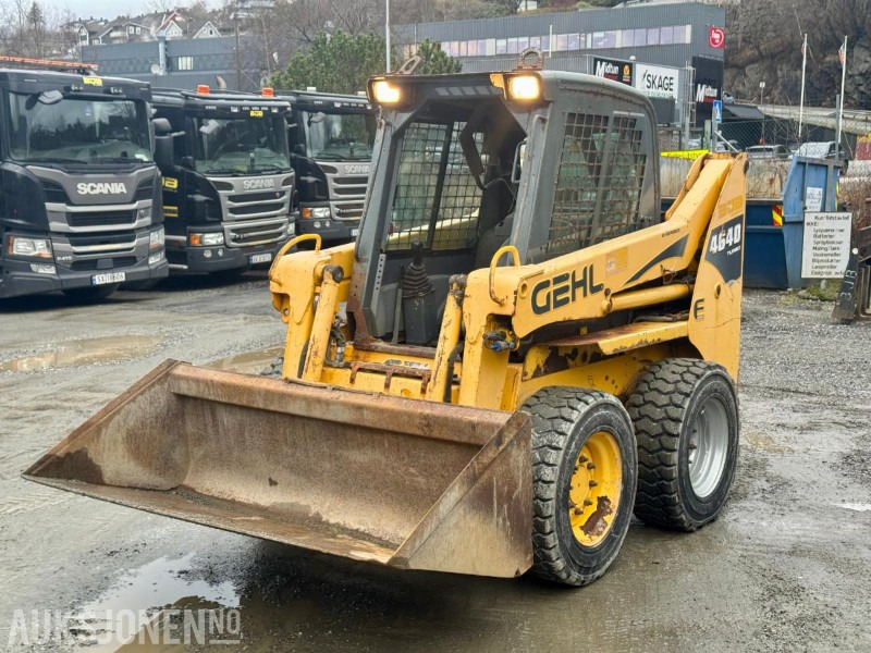 2007 Gehl 4640 Kompaktlaster - Skuffe - Gafler - Kost - Timer: 1089 - Мини-погрузчик с бортовым поворотом: фото 2 2007 Gehl 4640 Kompaktlaster - Skuffe - Gafler - Kost - Timer: 1089 - Мини-погрузчик с бортовым поворотом: фото 2