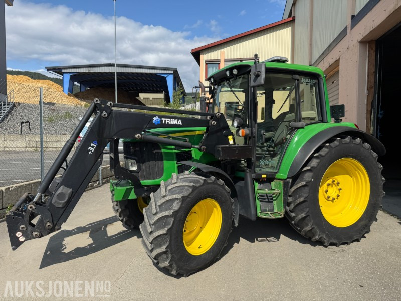 2011 John Deere 6430 Premium traktor med laster - Трактор: фото 1 2011 John Deere 6430 Premium traktor med laster - Трактор: фото 1