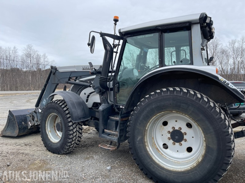 2011 Valtra N142 8670 Med laster og skuffe, Pallegaflfler, lodd, Eu godkjent til 22.01.2026 - Трактор: фото 3 2011 Valtra N142 8670 Med laster og skuffe, Pallegaflfler, lodd, Eu godkjent til 22.01.2026 - Трактор: фото 3