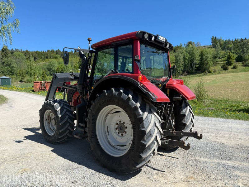 2013 Valtra 8670 traktor - Fjærende fremaksel - Hyttefjæring - 2 seter - Трактор: фото 4 2013 Valtra 8670 traktor - Fjærende fremaksel - Hyttefjæring - 2 seter - Трактор: фото 4