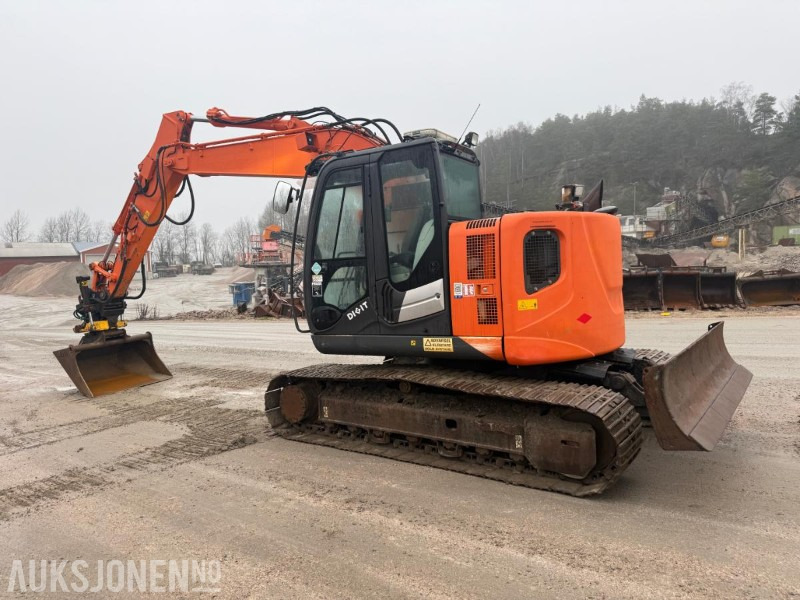 2014 Hitachi Zaxis 135us BELTEGRAVER ENGCON TILTROTATOR SERVICEHISTORIKK SENTRALSMØRING 2 SKUFFER - Экскаватор: фото 5 2014 Hitachi Zaxis 135us BELTEGRAVER ENGCON TILTROTATOR SERVICEHISTORIKK SENTRALSMØRING 2 SKUFFER - Экскаватор: фото 5