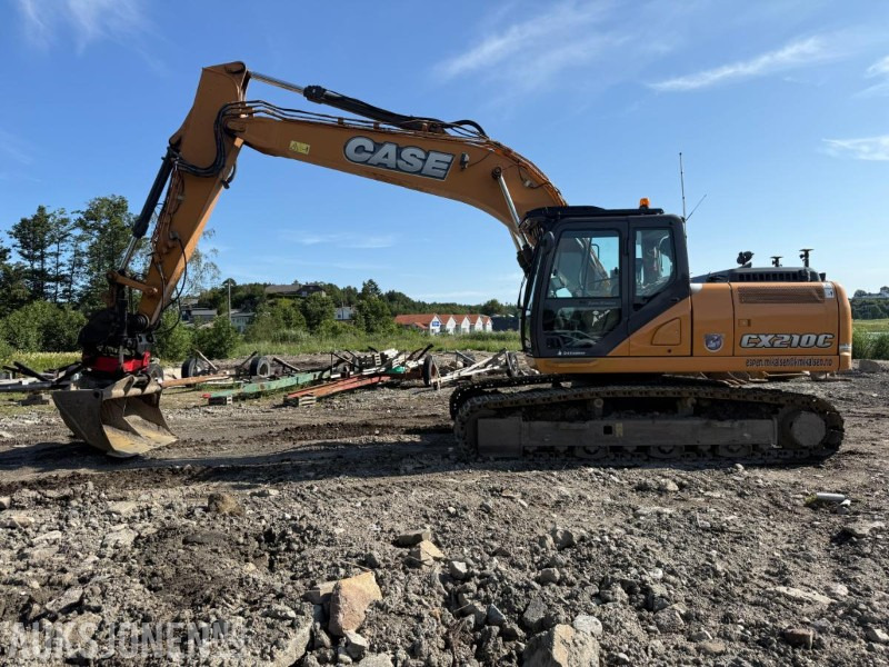2015 Case CX210C BELTEGRAVER ROTOTILT ENGCON MASKINSTYRING SERVICEHISTORIKK LITE TIMER EN EIER. - Экскаватор: фото 1 2015 Case CX210C BELTEGRAVER ROTOTILT ENGCON MASKINSTYRING SERVICEHISTORIKK LITE TIMER EN EIER. - Экскаватор: фото 1