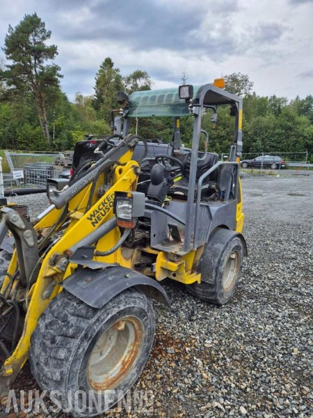 2015 Wacker Neuson WL 25 hjullaster med kost og skuff - Мини-погрузчик с бортовым поворотом: фото 1 2015 Wacker Neuson WL 25 hjullaster med kost og skuff - Мини-погрузчик с бортовым поворотом: фото 1