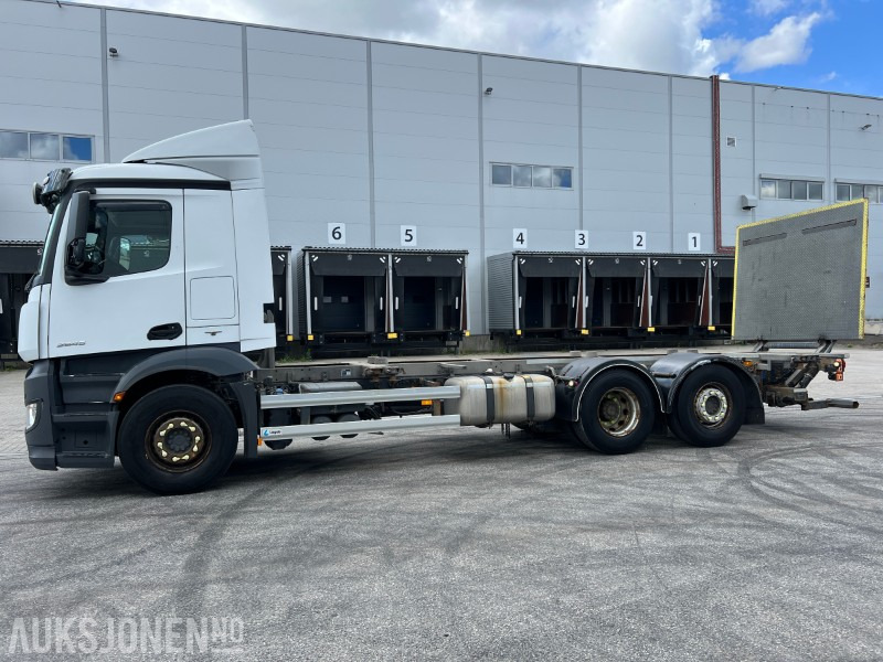 2016 Mercedes-Benz Antos 2545 containerbil med baklem, ryggekamera, hengerfeste, bluetec - Грузовик-контейнеровоз/ Сменный кузов: фото 2 2016 Mercedes-Benz Antos 2545 containerbil med baklem, ryggekamera, hengerfeste, bluetec - Грузовик-контейнеровоз/ Сменный кузов: фото 2