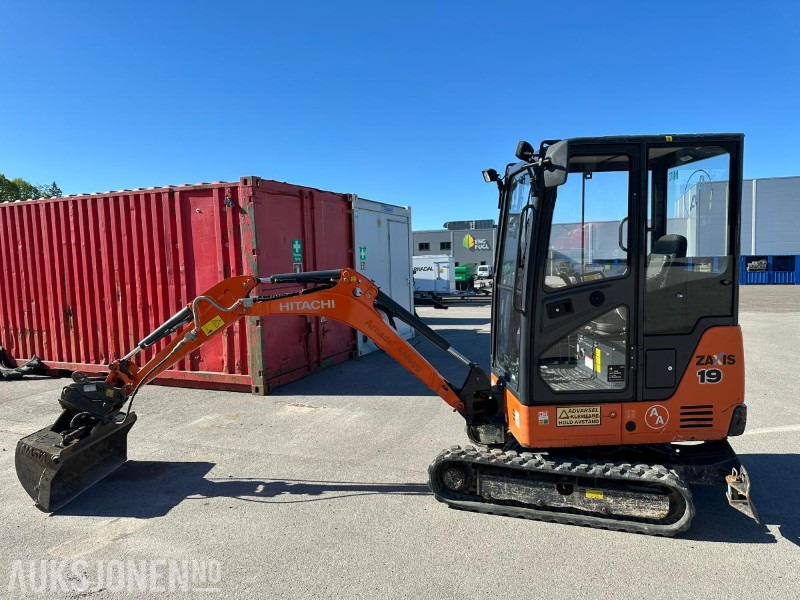2017 Hitachi ZX19-5A CR minigraver / 3 skuffer / CE merket / 1.725 timer - Мини-экскаватор: фото 1 2017 Hitachi ZX19-5A CR minigraver / 3 skuffer / CE merket / 1.725 timer - Мини-экскаватор: фото 1