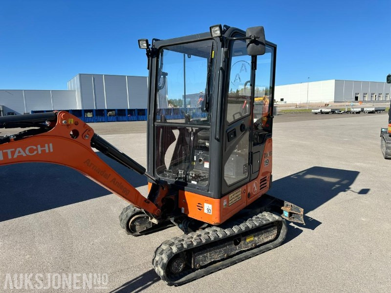 2017 Hitachi ZX19-5A CR minigraver / 3 skuffer / CE merket / 1.725 timer - Мини-экскаватор: фото 2 2017 Hitachi ZX19-5A CR minigraver / 3 skuffer / CE merket / 1.725 timer - Мини-экскаватор: фото 2