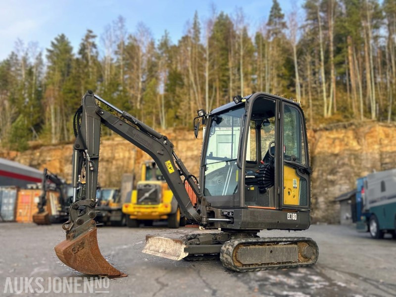 2017 VOLVO EC18D MINIGRAVER 1790 KG SMP GRAVESKUFFE 2358 TIMER - Мини-экскаватор: фото 1 2017 VOLVO EC18D MINIGRAVER 1790 KG SMP GRAVESKUFFE 2358 TIMER - Мини-экскаватор: фото 1