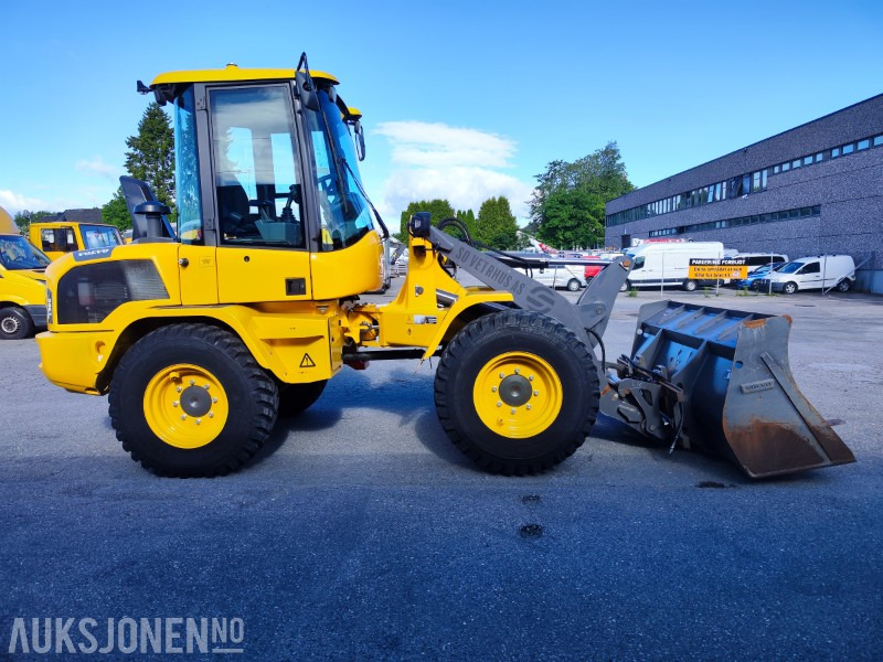 2022 Volvo L30GS – Komplett maskin - Lavt timetall - Feiekost - Vikeplog - Skuff - Gafler - Колёсный погрузчик: фото 5 2022 Volvo L30GS – Komplett maskin - Lavt timetall - Feiekost - Vikeplog - Skuff - Gafler - Колёсный погрузчик: фото 5