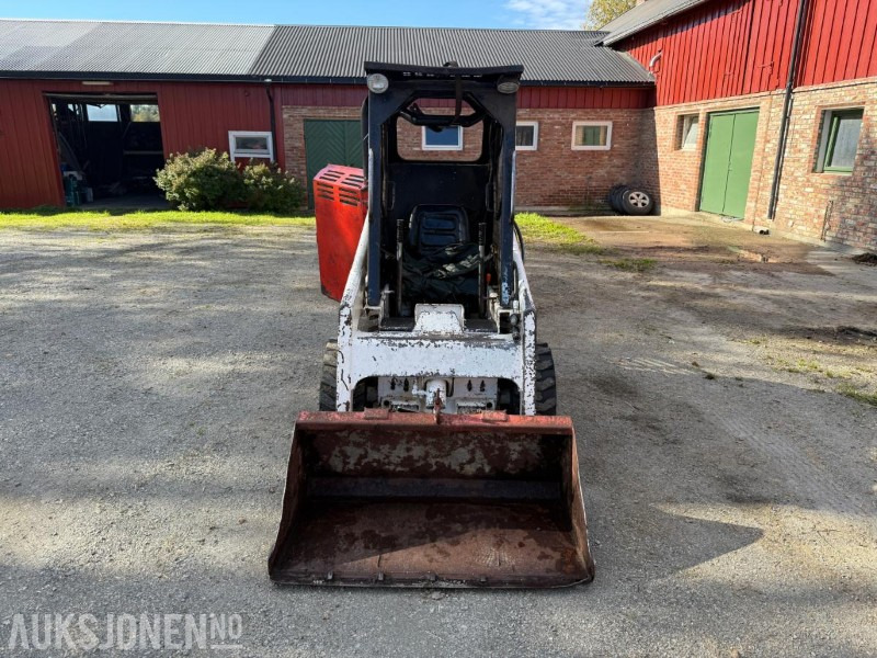 Bobcat Kompaktlaster med skuffe - Мини-погрузчик с бортовым поворотом: фото 2 Bobcat Kompaktlaster med skuffe - Мини-погрузчик с бортовым поворотом: фото 2