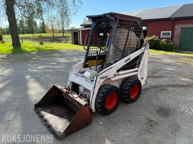 Bobcat Kompaktlaster med skuffe - Мини-погрузчик с бортовым поворотом: фото 1 Bobcat Kompaktlaster med skuffe - Мини-погрузчик с бортовым поворотом: фото 1