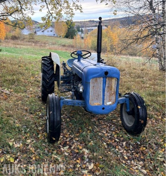 Ford dexta - Трактор: фото 1 Ford dexta - Трактор: фото 1