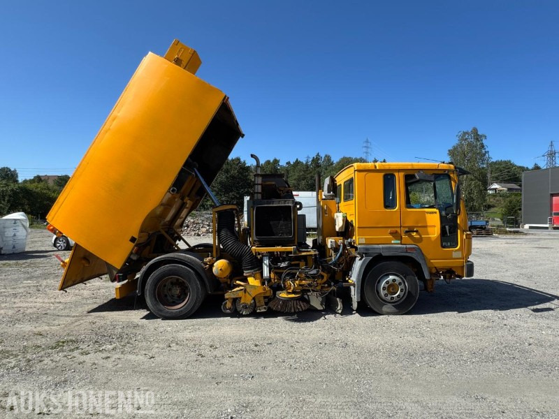 1998 Volvo FL614 feiebil m/ Johnston-Beam S5000 | 135 965 km | 4 638 t | Automat - Грузовик: фото 3 1998 Volvo FL614 feiebil m/ Johnston-Beam S5000 | 135 965 km | 4 638 t | Automat - Грузовик: фото 3