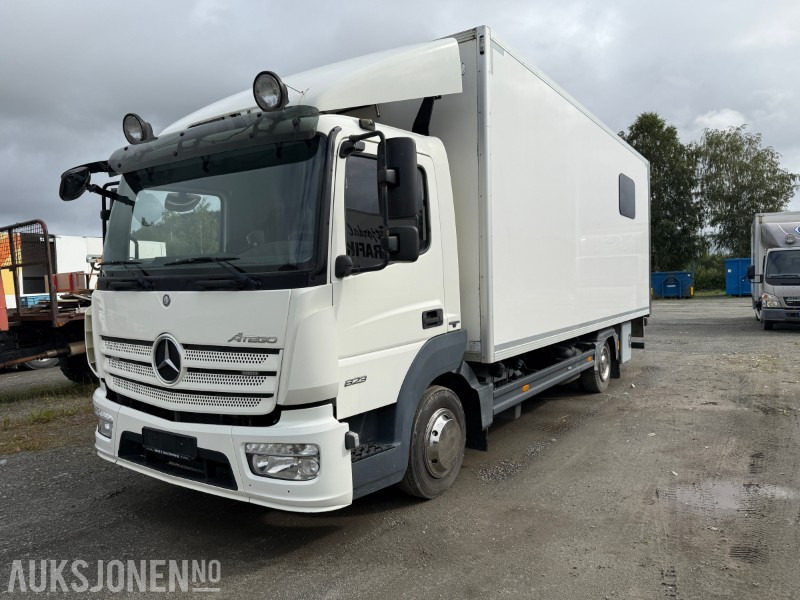 2014 Mercedes-Benz Atego 823L Servicebil - 240 673km - Коммунальная/ Специальная техника: фото 1 2014 Mercedes-Benz Atego 823L Servicebil - 240 673km - Коммунальная/ Специальная техника: фото 1