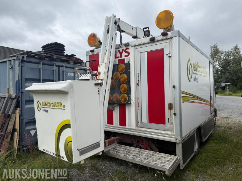 Iveco EuroCargo liftbil med kurv - 179 571 km - Webasto - Arbeidslys - Коммунальная/ Специальная техника: фото 4 Iveco EuroCargo liftbil med kurv - 179 571 km - Webasto - Arbeidslys - Коммунальная/ Специальная техника: фото 4