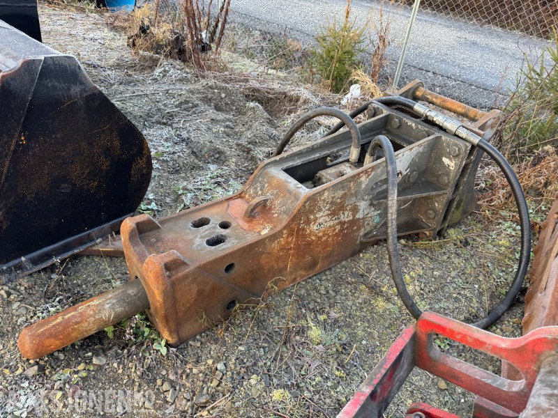 2008 Daemo DMB180 pigghammer - Навесное оборудование для Строительной техники: фото 1 2008 Daemo DMB180 pigghammer - Навесное оборудование для Строительной техники: фото 1