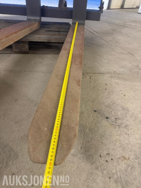 Навесное оборудование для Строительной техники 2016 Ufo pallegafler Stort BM feste: фото 6