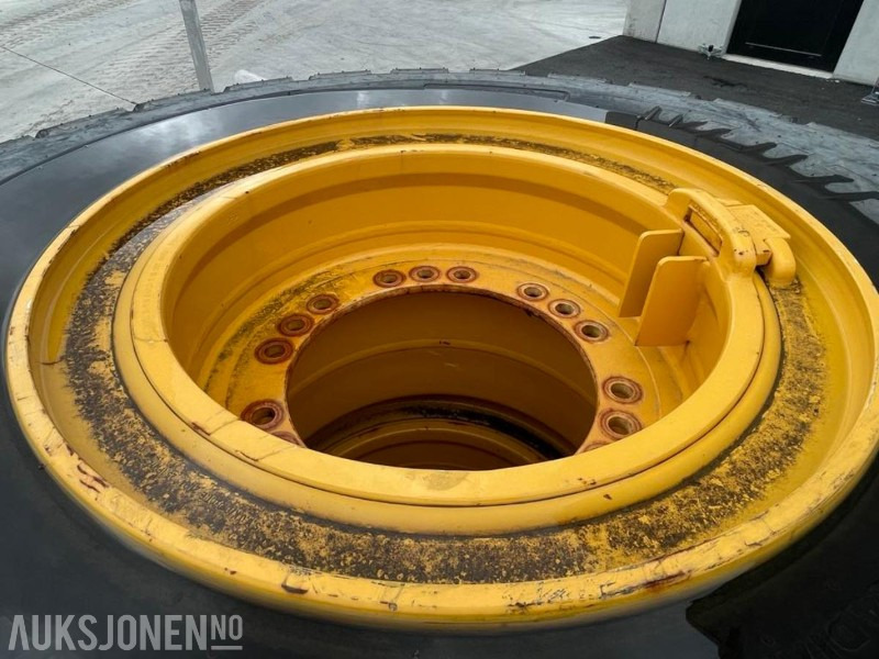 4 stk. NYE Bridgestone VJT 23,5/R 25 dekk - VOLVO L 110/120. Med felg! - Навесное оборудование для Строительной техники: фото 4 4 stk. NYE Bridgestone VJT 23,5/R 25 dekk - VOLVO L 110/120. Med felg! - Навесное оборудование для Строительной техники: фото 4