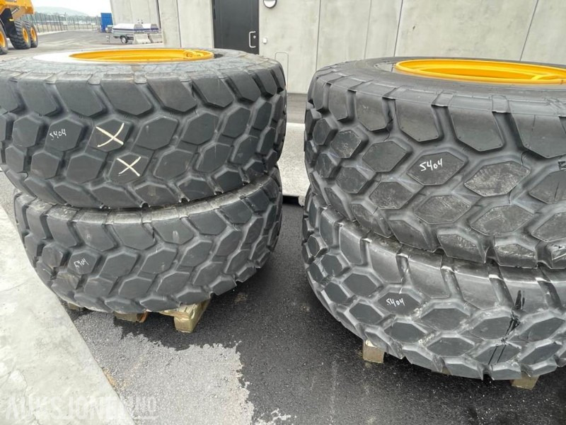 4 stk. NYE Bridgestone VJT 23,5/R 25 dekk - VOLVO L 110/120. Med felg! - Навесное оборудование для Строительной техники: фото 3 4 stk. NYE Bridgestone VJT 23,5/R 25 dekk - VOLVO L 110/120. Med felg! - Навесное оборудование для Строительной техники: фото 3