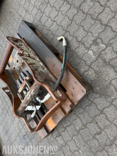 S70 feste med OilQuick - Навесное оборудование для Строительной техники: фото 1 S70 feste med OilQuick - Навесное оборудование для Строительной техники: фото 1