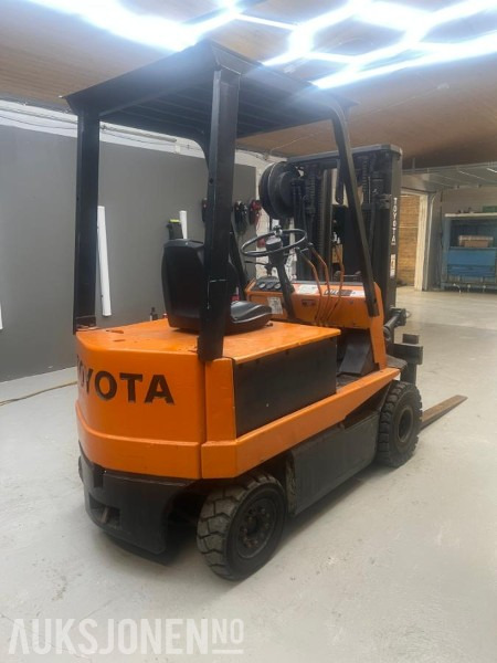 1987 Toyota 4FB25 EL truck med nytt batteri - Lader medfølger - Погрузочно-разгрузочная техника: фото 1 1987 Toyota 4FB25 EL truck med nytt batteri - Lader medfølger - Погрузочно-разгрузочная техника: фото 1