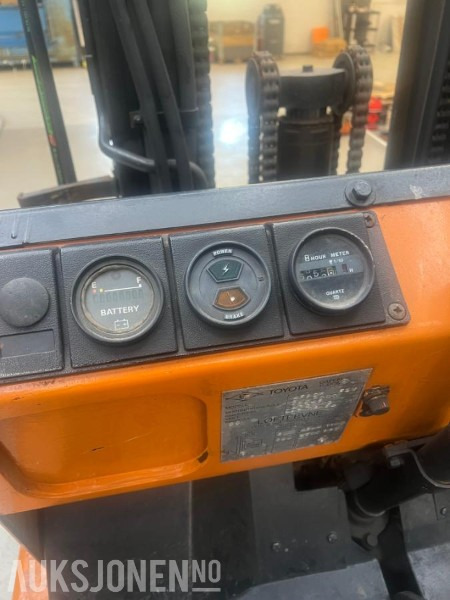 1987 Toyota 4FB25 EL truck med nytt batteri - Lader medfølger - Погрузочно-разгрузочная техника: фото 4 1987 Toyota 4FB25 EL truck med nytt batteri - Lader medfølger - Погрузочно-разгрузочная техника: фото 4