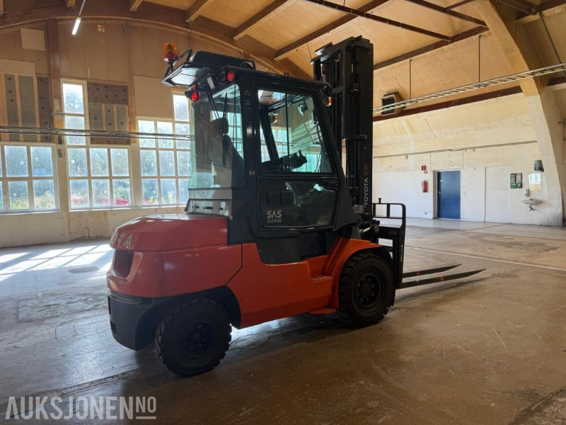 2012 Toyota 42-7FDA50 gaffeltruck- 1506 timer - årskontrollert og godkjent. - Погрузочно-разгрузочная техника: фото 5 2012 Toyota 42-7FDA50 gaffeltruck- 1506 timer - årskontrollert og godkjent. - Погрузочно-разгрузочная техника: фото 5