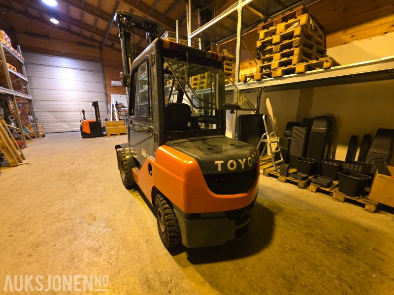 2012 Toyota 52-8FDJF35 Motvektstruck - Diesel - Sertifisert til Mars 2026 - Погрузочно-разгрузочная техника: фото 4 2012 Toyota 52-8FDJF35 Motvektstruck - Diesel - Sertifisert til Mars 2026 - Погрузочно-разгрузочная техника: фото 4