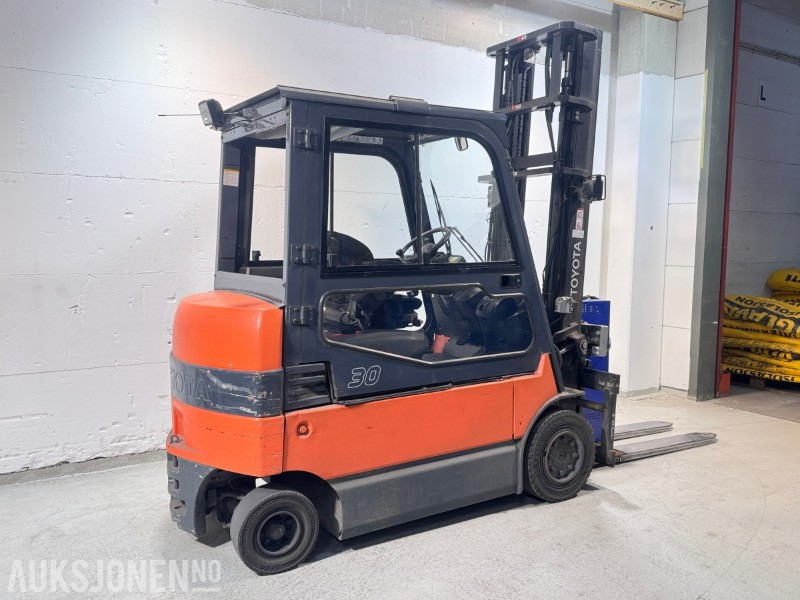 2012 Toyota 7FBMF30 Elektrisk Gaffeltruck - Погрузочно-разгрузочная техника: фото 2 2012 Toyota 7FBMF30 Elektrisk Gaffeltruck - Погрузочно-разгрузочная техника: фото 2