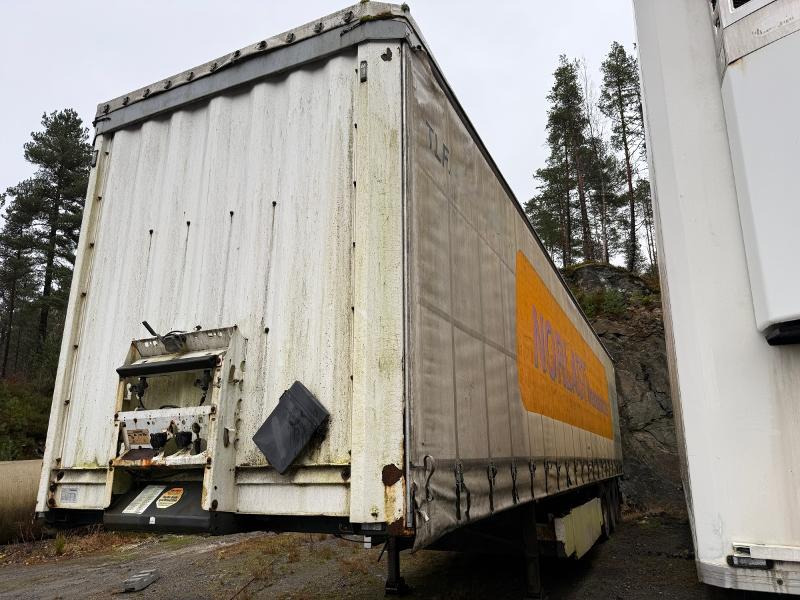 Krone Profi Liner Nordic SD kapellsemi – hevbart tak – medbringertruck-feste – åpning begge sider - Прицеп: фото 1 Krone Profi Liner Nordic SD kapellsemi – hevbart tak – medbringertruck-feste – åpning begge sider - Прицеп: фото 1