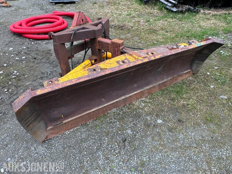 Hydraulisk Brøyteskjær til traktor og hjullaster - bredde 2720 mm - Volvo BM og Triangelfeste - Сельскохозяйственная техника: фото 3 Hydraulisk Brøyteskjær til traktor og hjullaster - bredde 2720 mm - Volvo BM og Triangelfeste - Сельскохозяйственная техника: фото 3