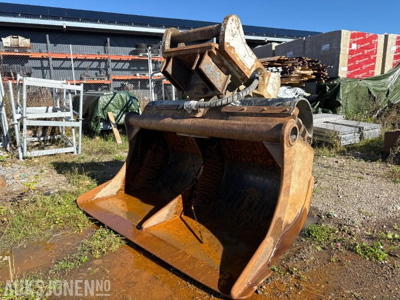 Tiltbar graveskuffe med hydraulikk - Экскаватор: фото 1 Tiltbar graveskuffe med hydraulikk - Экскаватор: фото 1