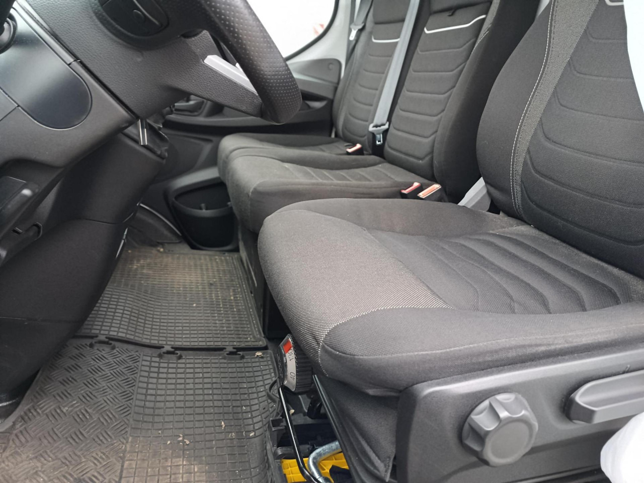IVECO Daily 35S18V - Цельнометаллический фургон: фото 2 IVECO Daily 35S18V - Цельнометаллический фургон: фото 2