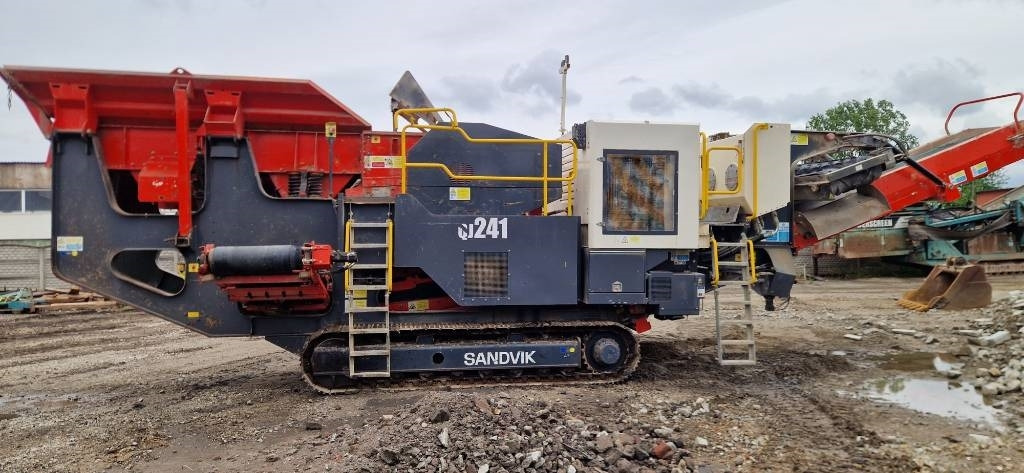 Sandvik QJ 241 - Мобильная дробилка: фото 1 Sandvik QJ 241 - Мобильная дробилка: фото 1