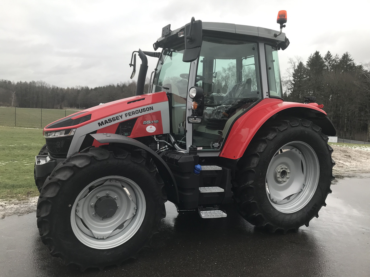 Massey Ferguson MF 5S.115 Dyna-4 ESSENTIAL - Трактор: фото 1 Massey Ferguson MF 5S.115 Dyna-4 ESSENTIAL - Трактор: фото 1