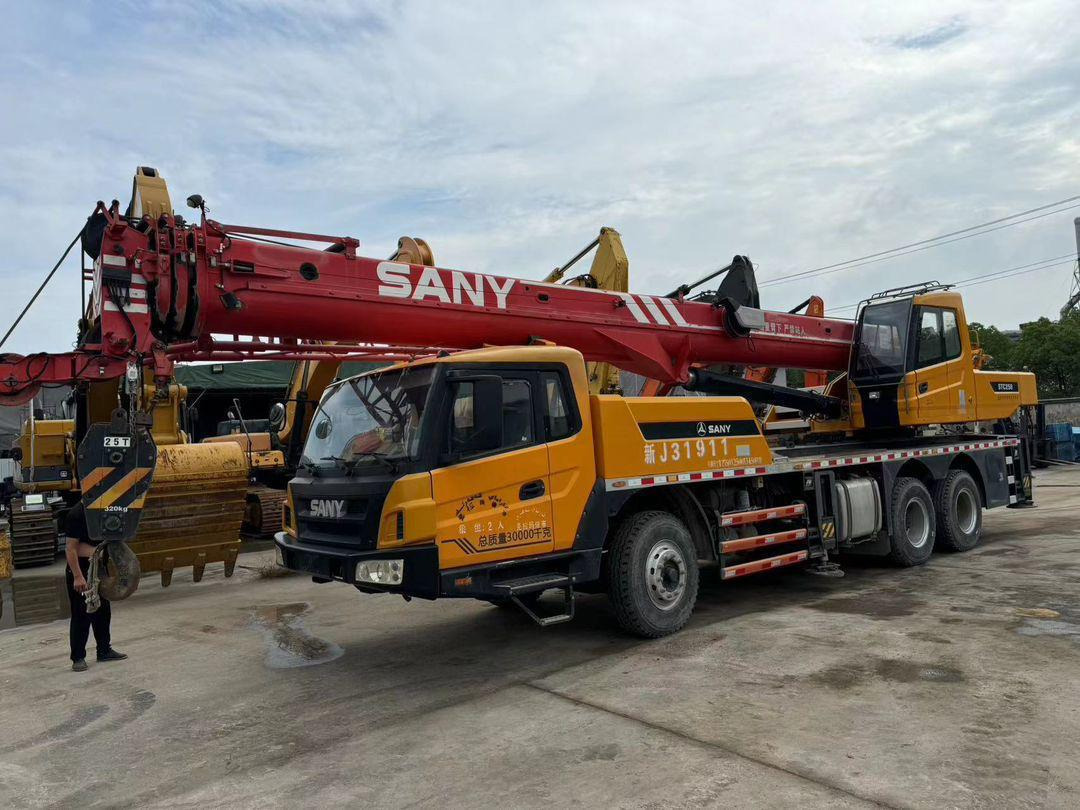 Sany 25 Ton Used Truck Crane 50 Ton 70 Ton 80 Ton 100 Ton 120 Ton 200 Ton 220Ton 240 Ton 300 Ton XCMG Zoomlion Liebherr Tadano Truck Crane - Мобильный кран: фото 3 Sany 25 Ton Used Truck Crane 50 Ton 70 Ton 80 Ton 100 Ton 120 Ton 200 Ton 220Ton 240 Ton 300 Ton XCMG Zoomlion Liebherr Tadano Truck Crane - Мобильный кран: фото 3