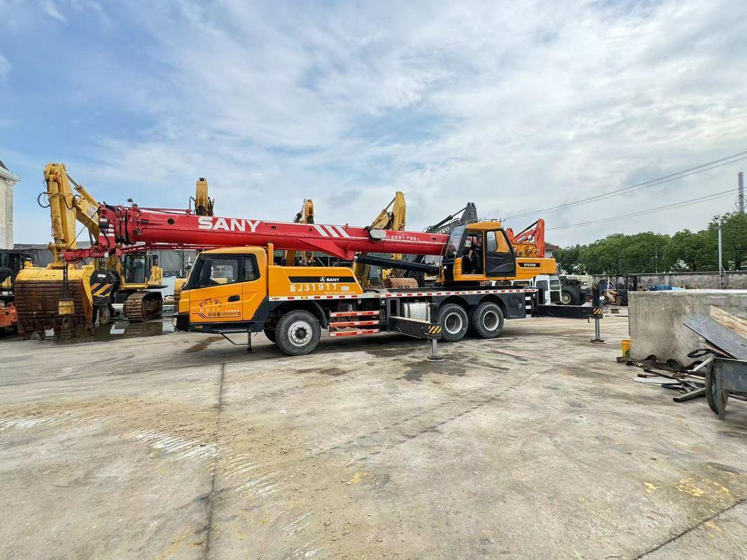 Sany 25 Ton Used Truck Crane 50 Ton 70 Ton 80 Ton 100 Ton 120 Ton 200 Ton 220Ton 240 Ton 300 Ton XCMG Zoomlion Liebherr Tadano Truck Crane - Мобильный кран: фото 4 Sany 25 Ton Used Truck Crane 50 Ton 70 Ton 80 Ton 100 Ton 120 Ton 200 Ton 220Ton 240 Ton 300 Ton XCMG Zoomlion Liebherr Tadano Truck Crane - Мобильный кран: фото 4