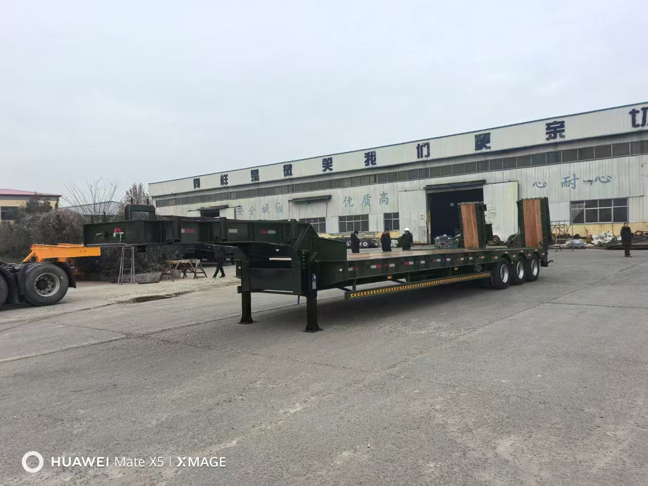 ZHICHENG Semi Flat Bed Low Bed in Length 8-16m with 3 4 Axles - Низкорамный полуприцеп: фото 3 ZHICHENG Semi Flat Bed Low Bed in Length 8-16m with 3 4 Axles - Низкорамный полуприцеп: фото 3