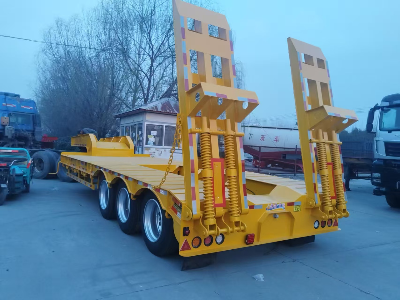 Новый Низкорамный полуприцеп ZHICHENG Semi Flat Bed Low Bed in New or Used with 3 Axles 4 Axles: фото 25