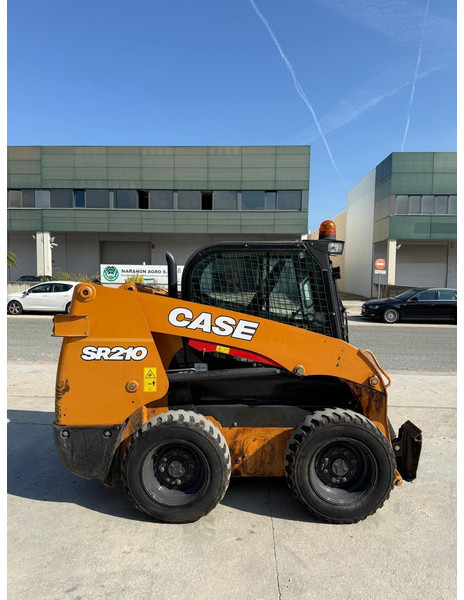 Case SR210 - Колёсный погрузчик: фото 4 Case SR210 - Колёсный погрузчик: фото 4