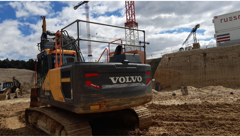 Volvo EC220EL - Гусеничный экскаватор: фото 2 Volvo EC220EL - Гусеничный экскаватор: фото 2